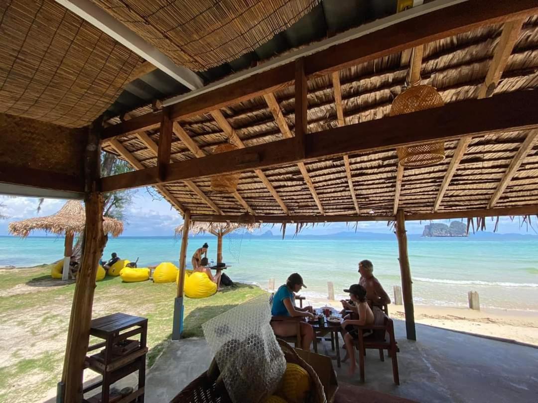 Koh Ngai Seafood Hotel Phòng bức ảnh
